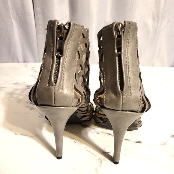 NWOT Zigi Soho Grey Peep Toe Booties - Picture 4 of 5